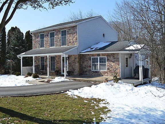 2nd image of 535 Ruby Rd