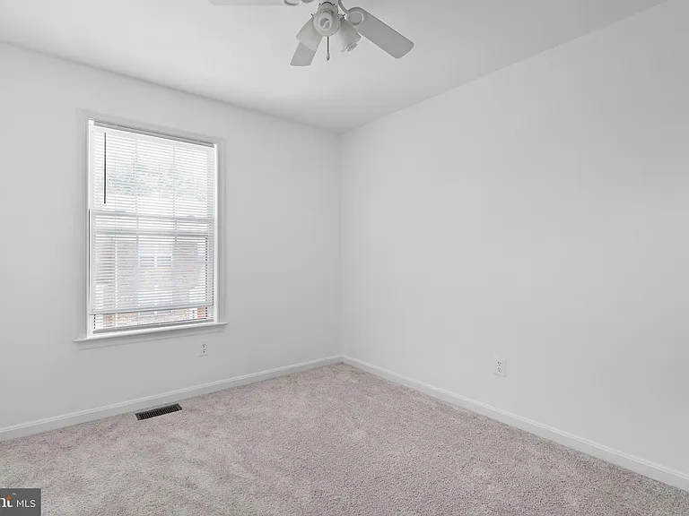 18506 Carriage Walk Cir — Photo 31