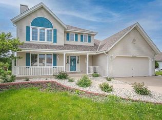 W139N6435 Manor Hills Blvd, Menomonee Falls, WI 53051