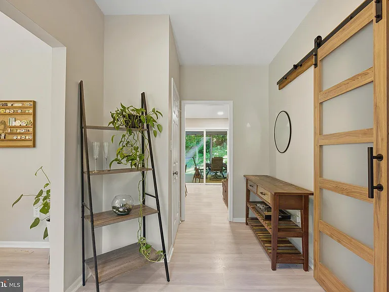 2641 Dogwood Ln — Photo 3