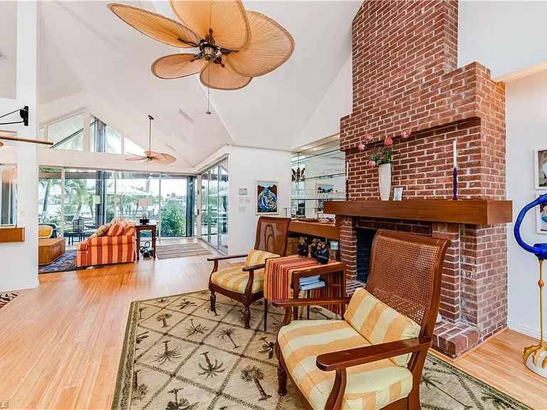 883 Galleon Dr — Photo 6