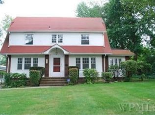 956 Post Rd, Scarsdale, NY 10583