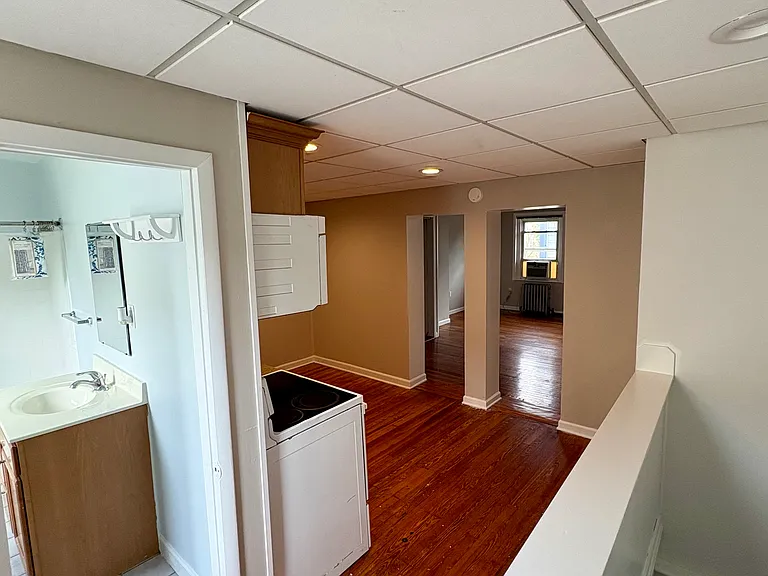 W Laurel St — Photo 4
