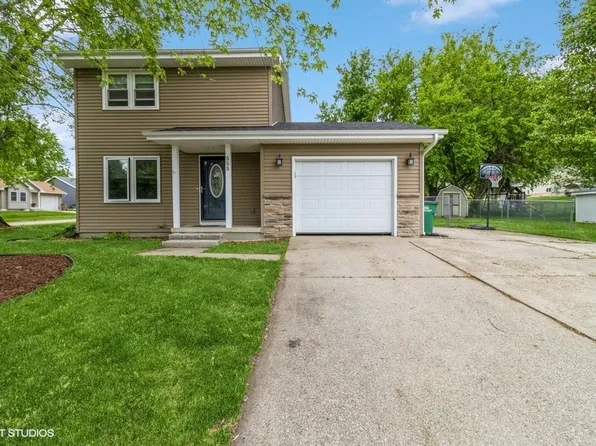 555 Patterson Dr, Carlisle, IA 50047