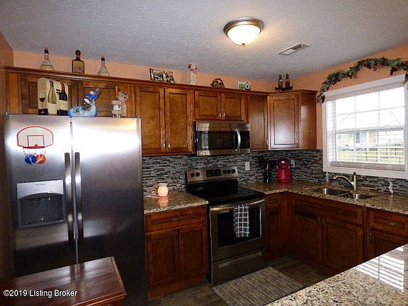 2nd image of 190 Eagle Feather St