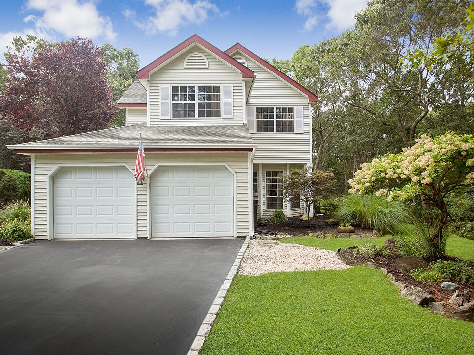 18 Dorado St. Middle Island