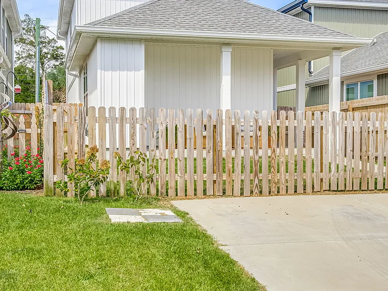913 W Jackson St — Photo 48