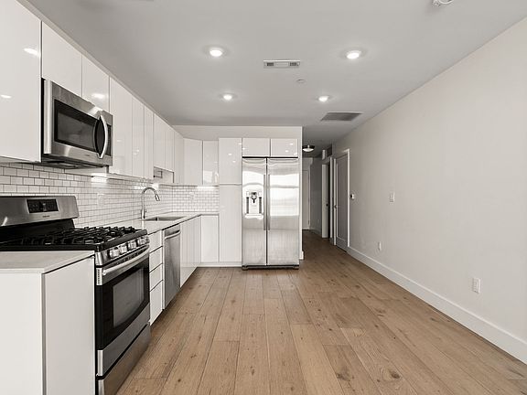 4th image of 250 Meridian St #306
