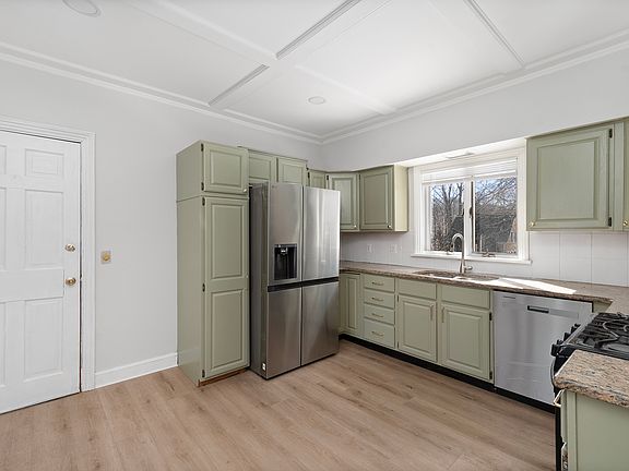 2nd image of 6 Prospect St #1