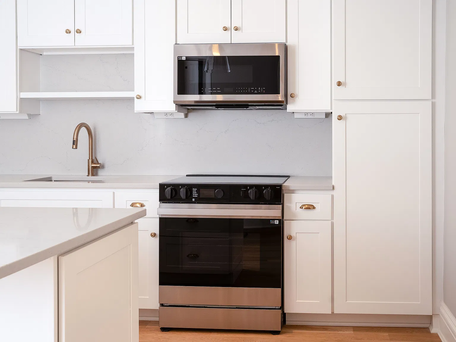1 bed, 1000 sqft, $2,200 — Photo 2