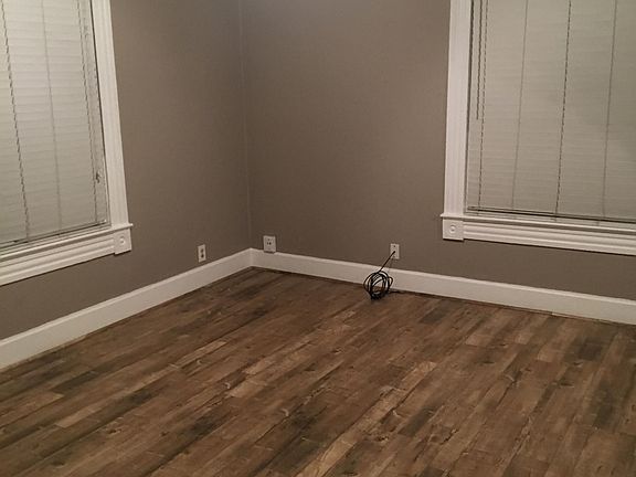 4th image of 418 E Worth St