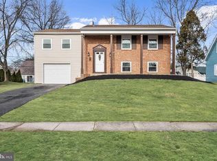 34 Elderberry Ln, Willingboro, NJ 08046