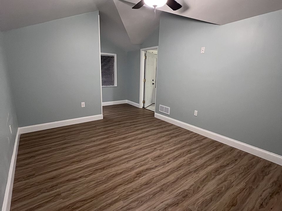 1st image of 211 E Susan Dr