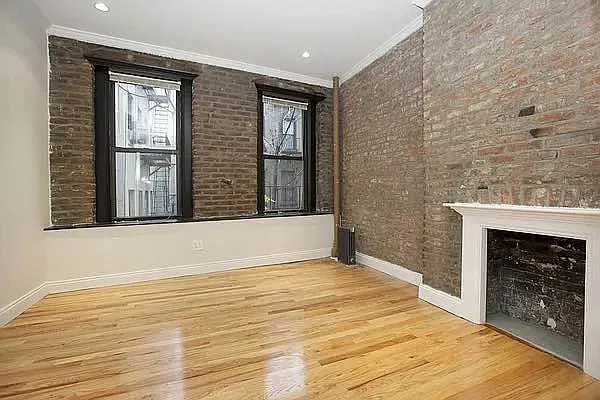 195 E 2nd St #7 — Photo 4