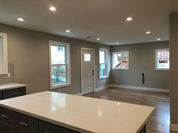 3rd image of 4069 Lincoln Ave