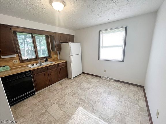 4th image of 7857 Stuhldreher St NW