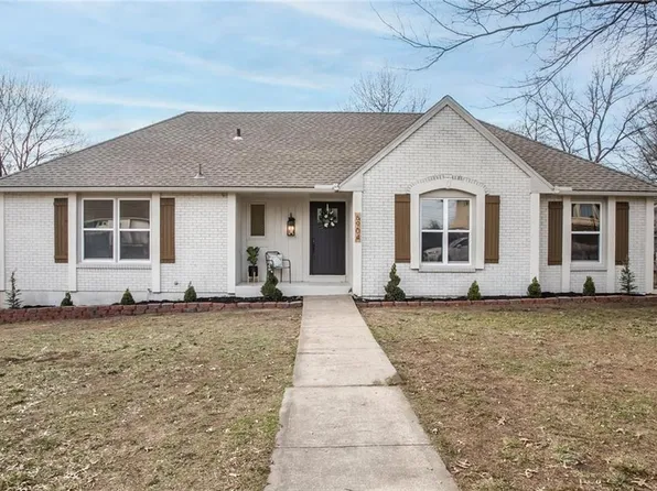 6904 NW Dawn Ln, Kansas City, MO 64151