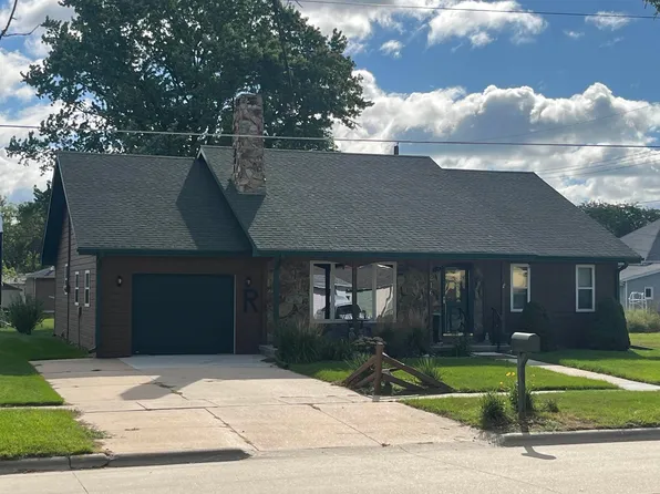 216 N 6th St, Pierce, NE 68767