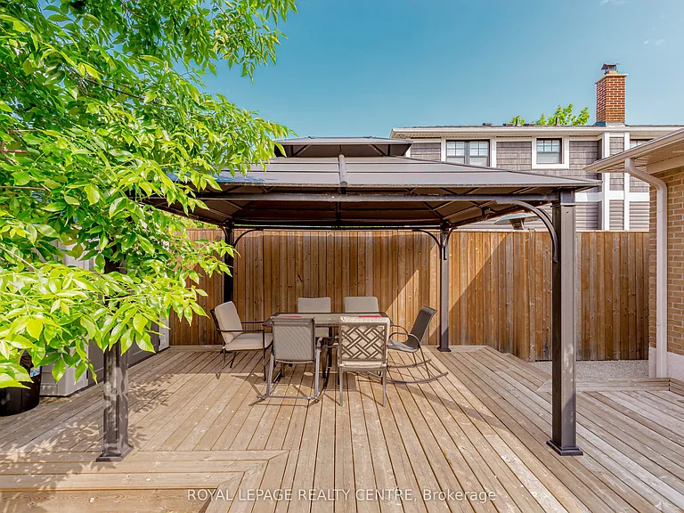 326 Slade Cres #LOWER — Photo 33