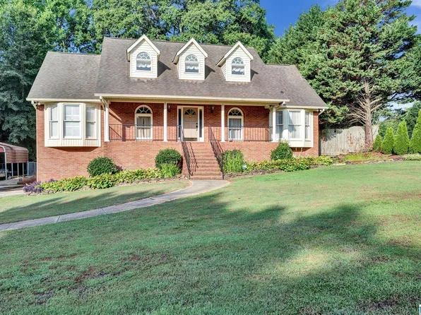 209 Pinehurst Cir, Gardendale, AL 35071
