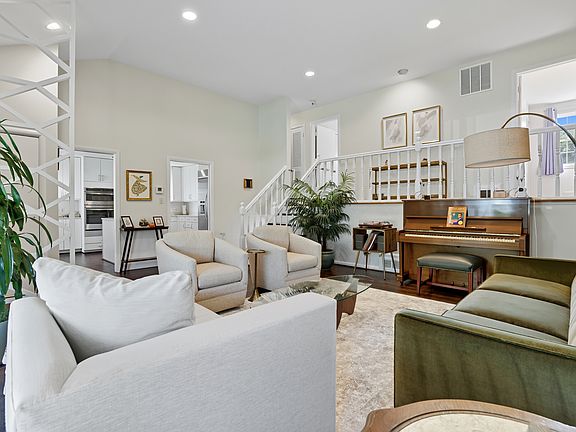 5th image of 9418 Balfour Dr