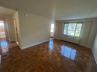 61-09 163rd St #4X, Fresh Meadows, NY 11365