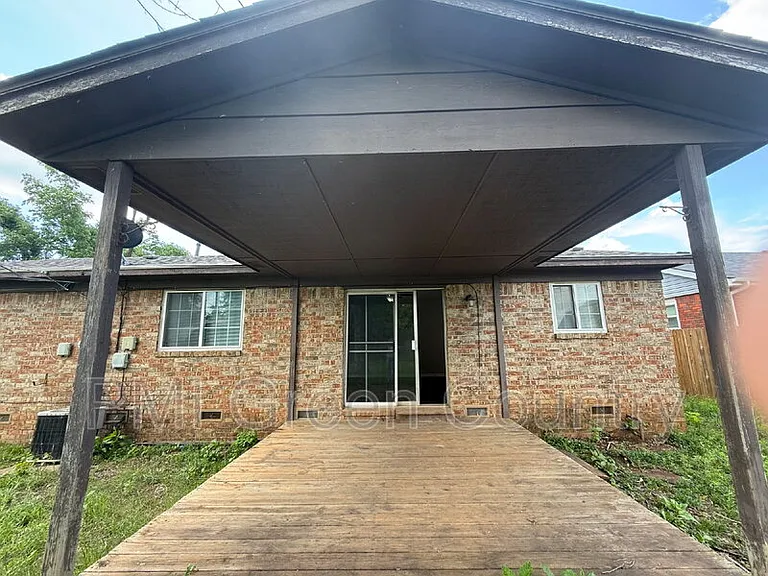4805 Bermuda Cir — Photo 11