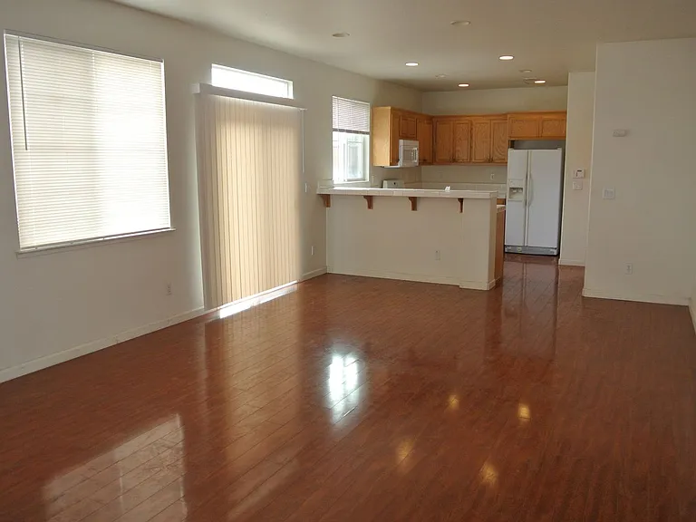 61 Cassia St — Photo 2