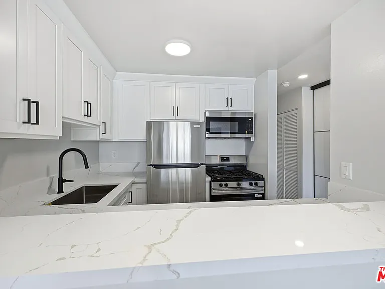 1337 S Hoover St #1433-6 — Photo 8
