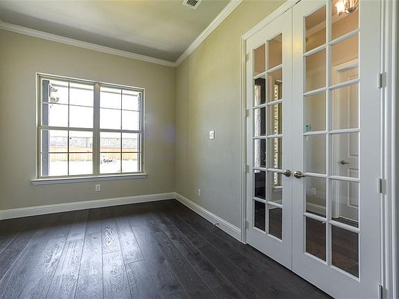 4th image of 1341 Maleck St
