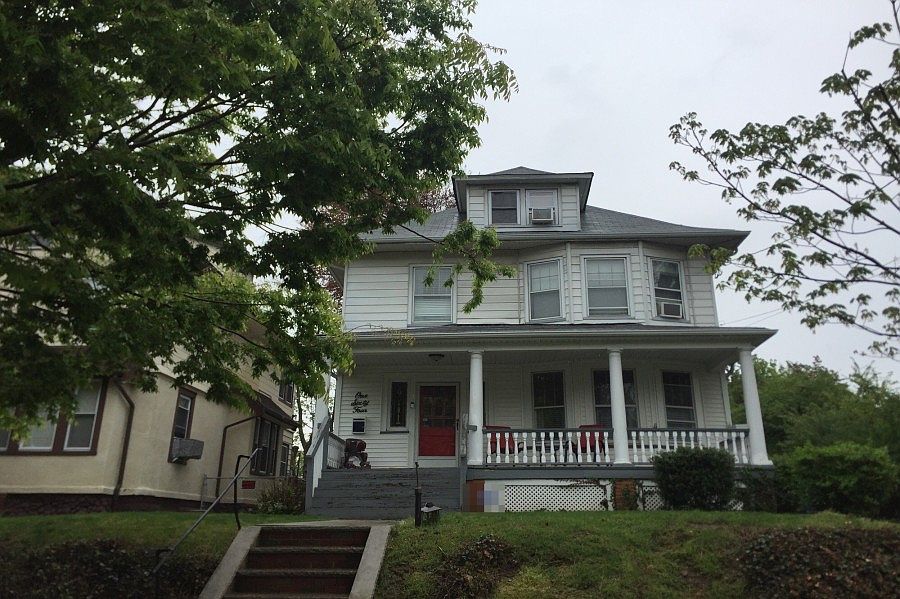 1st image of 164 De Witt Ave