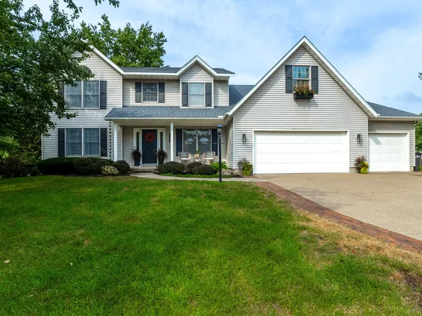 5620 Dodds Dr, Bettendorf, IA 52722