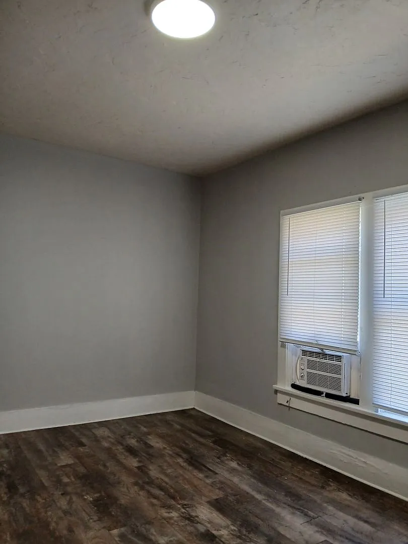 405 S Walts Ave — Photo 2