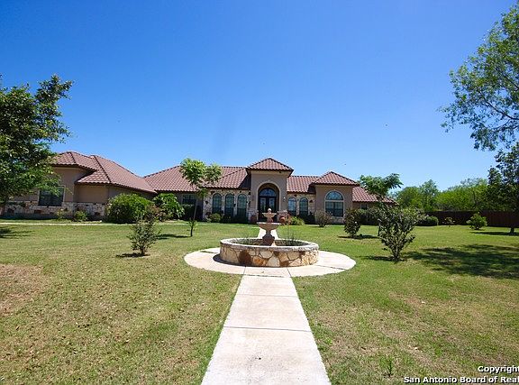 2nd image of 102 Oakview Dr