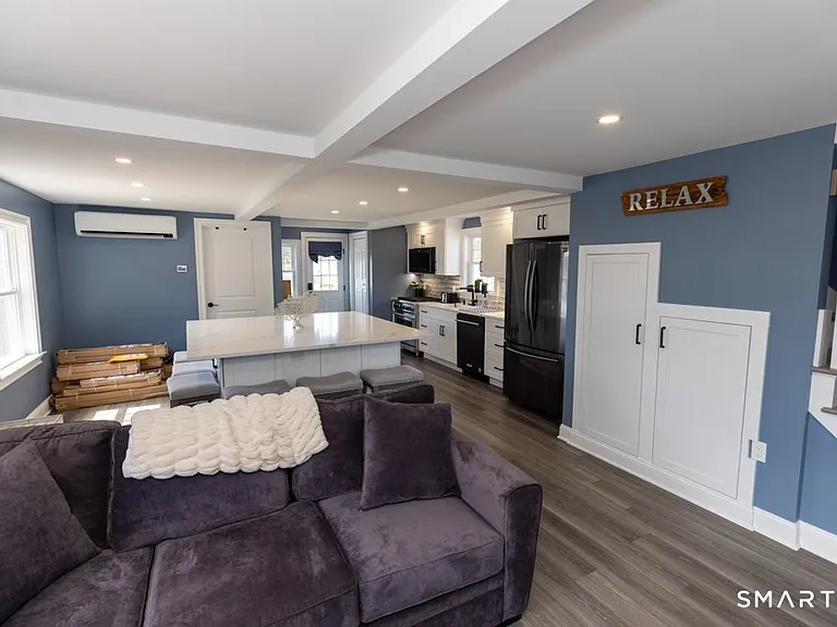 57 Swan Ave — Photo 11
