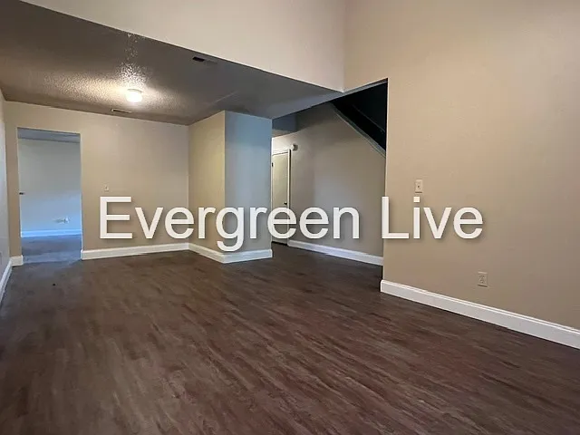 202 Barrow Ct — Photo 8