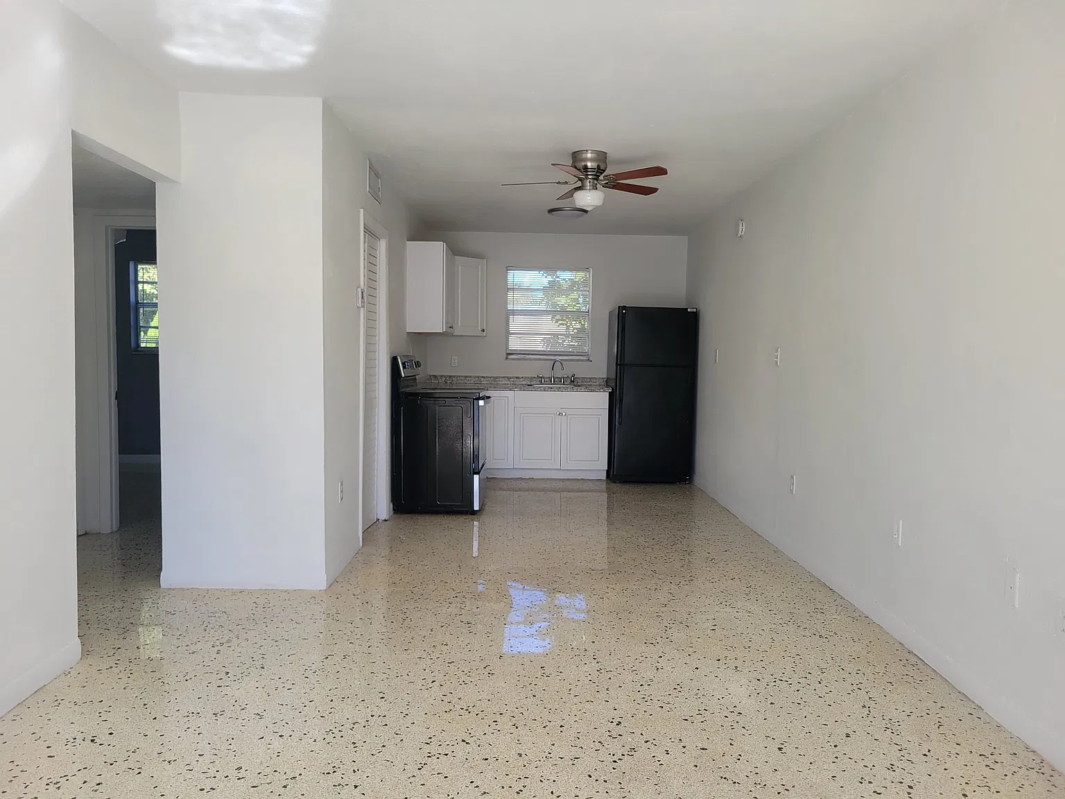 8315 NE Miami Ct — Photo 4