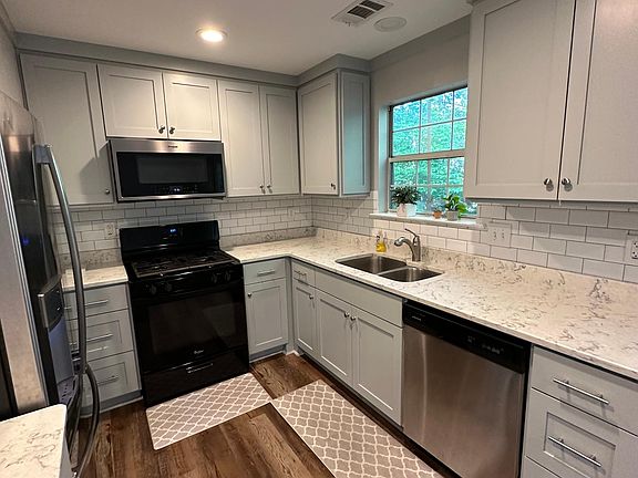 4th image of 2953 Lexington Trace Dr SE