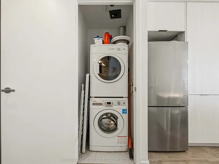 1 Bloor St E #3308 — Photo 25
