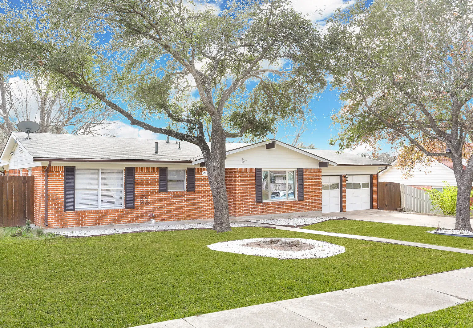 3 bed, 1321 sqft, $2,100 — Photo 1