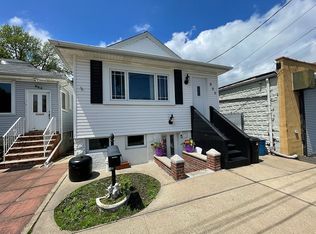860 Elbe Ave, Staten Island, NY 10304