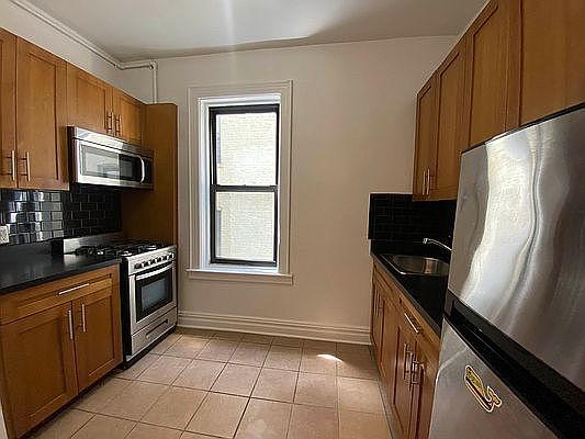 1st image of 115 Washington Pl APT 13