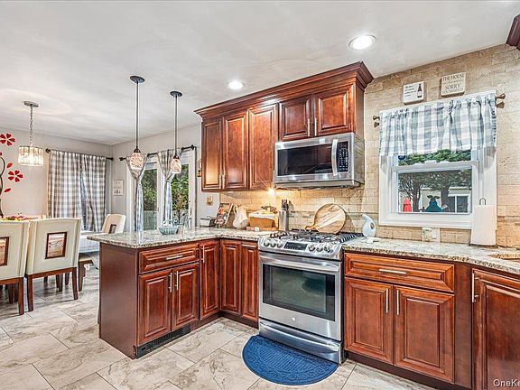 3rd image of 1031 Highland Street