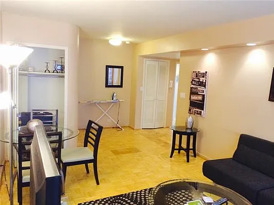 Sold by BSD Realty Worldwide Inc | media 3