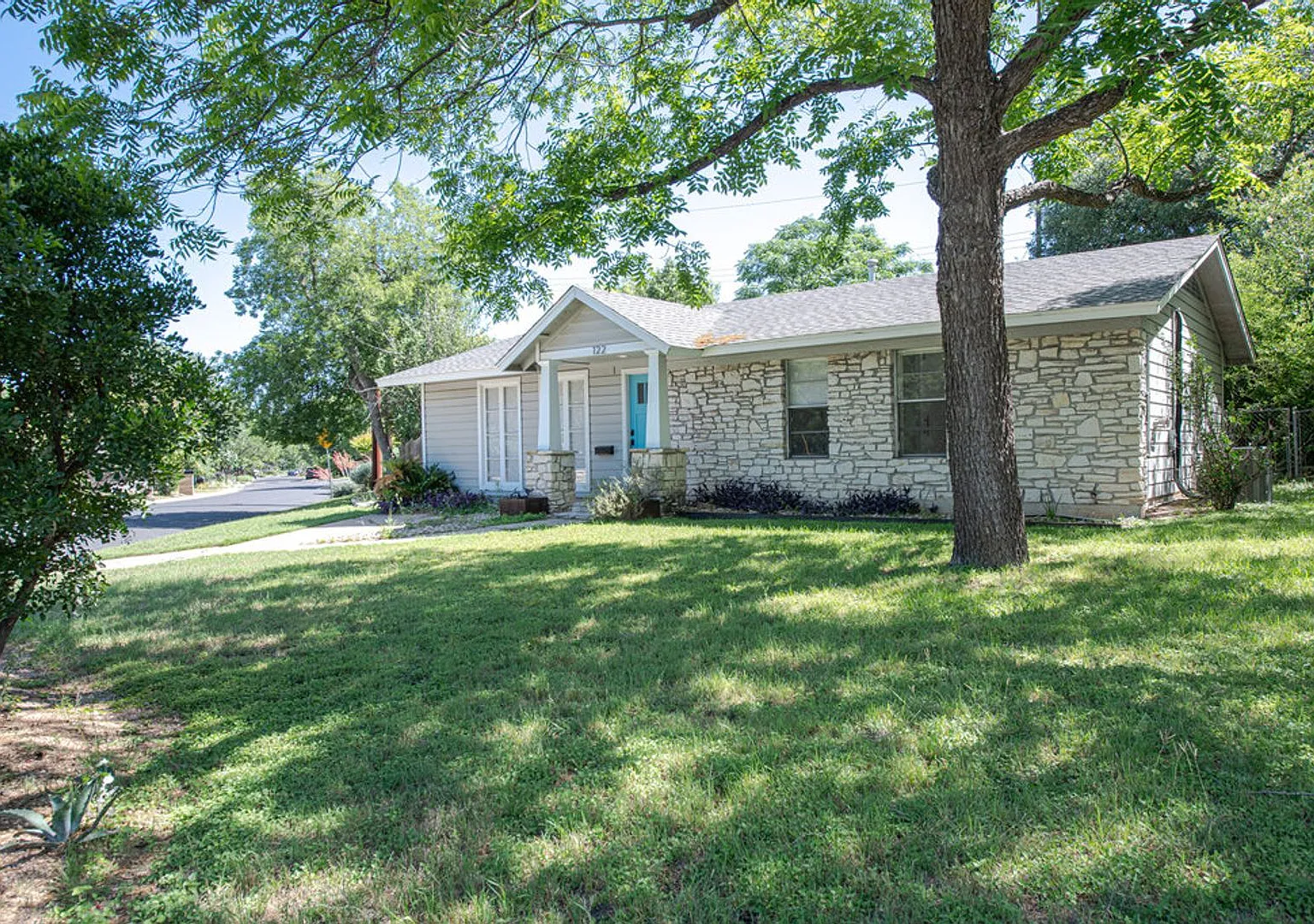 **Two Weeks Free Rent Hidden Gem Near South Congress 3 Bed / 1 Bath — Photo 1