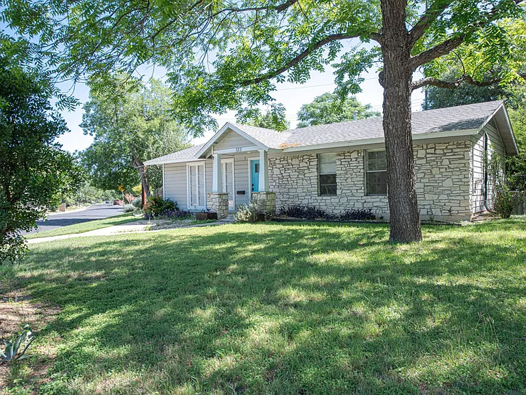 122 Havana St — Photo 1
