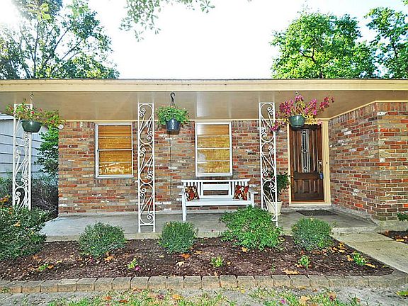 Cozy front porch to enjoy & relax on.