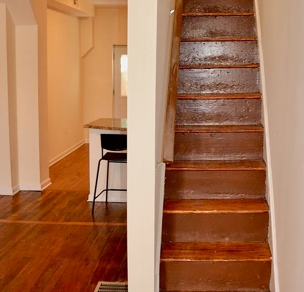 2050 Watkins St — Photo 7