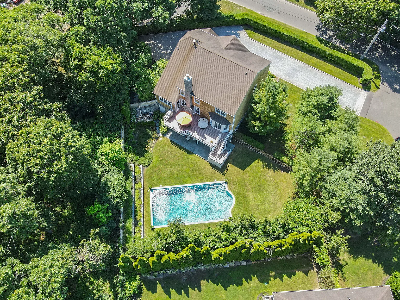 Newly Renovated 6 Bedroom Southampton Home — Photo 3
