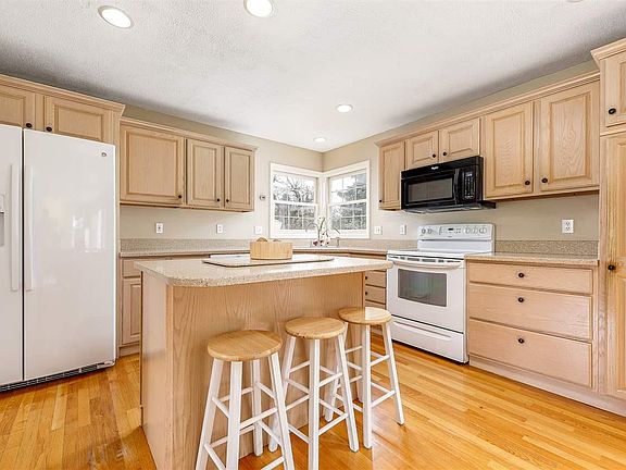 3rd image of 3154 Silver Farms Ln
